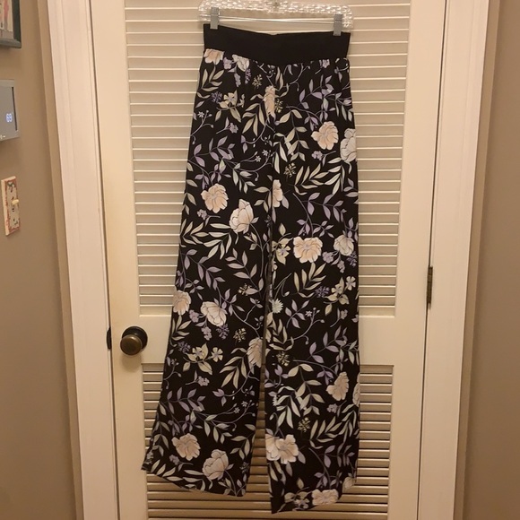 5. Add some WOW to your closet!!!!!!Calvin Klein Floral Wide Leg Pants in Black - Picture 4 of 16